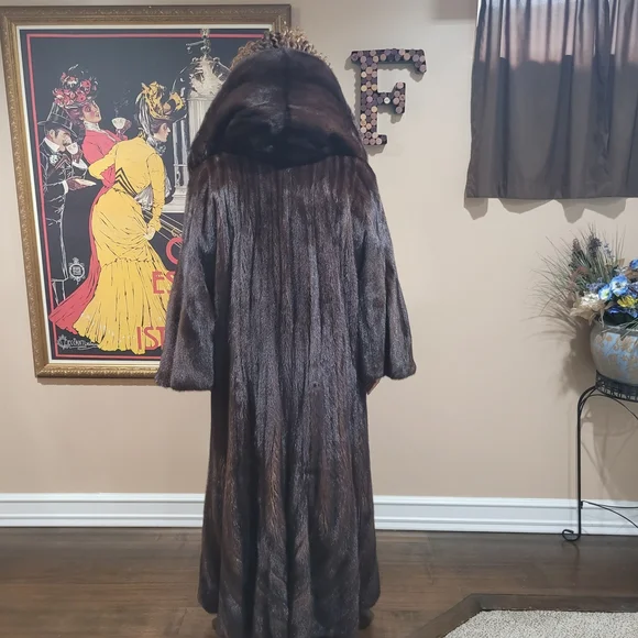Beautiful Full-Length Brown Mink Fur Coat – Excellent Condition! - Picture 2 of 5